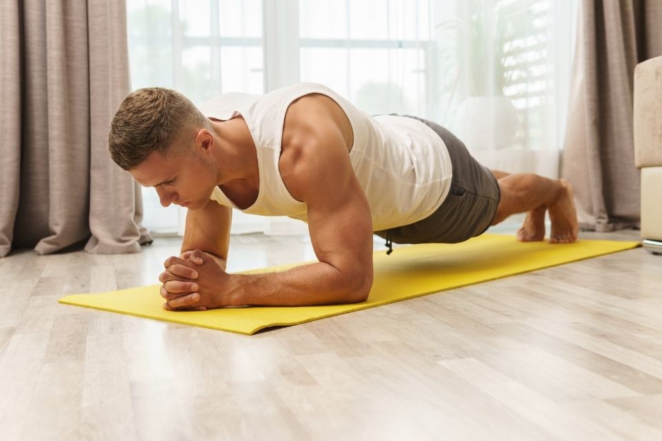 Les 8 meilleurs exercices HIIT pour s'entraîner à la maison